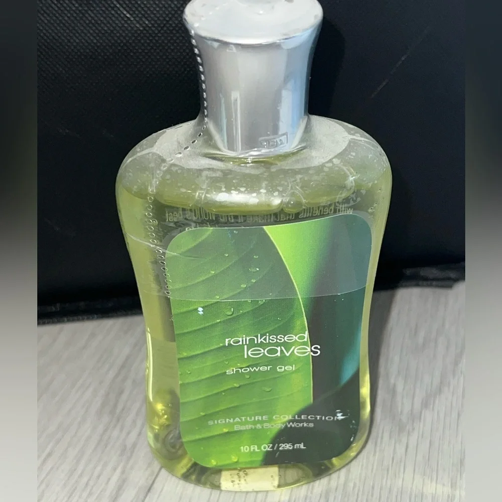 Bath & Body Works Rain Kissed Leaves shower gel 10 oz
